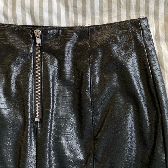 H&M Faux Leather Mini Skirt - Picture 4 of 4